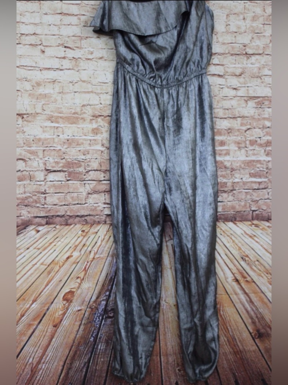 New York & Company Gabrielle Union Collection Elegant Silver Jumpsuit - Picture 9 of 12